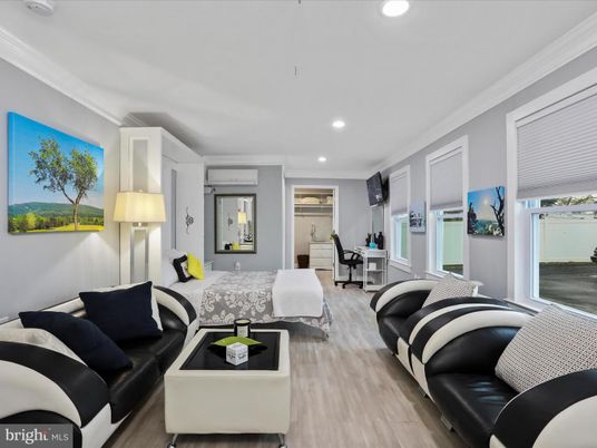 Dining room, Interior, Living room, Recessed Lighting, Wood Texture Flooring