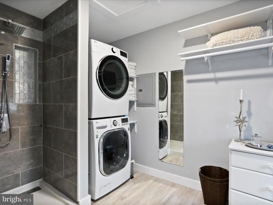 Interior, Utility Closets, Washer, Wood Texture Flooring