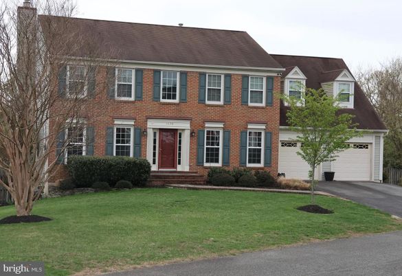 Attached, Exterior, Facade, Brick Facade, Georgian