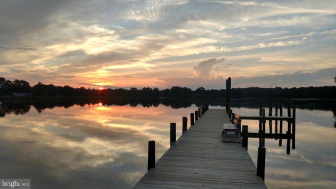 Exterior, Lake
