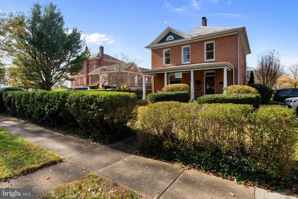 Exterior, Facade, Brick Facade, American Foursquare