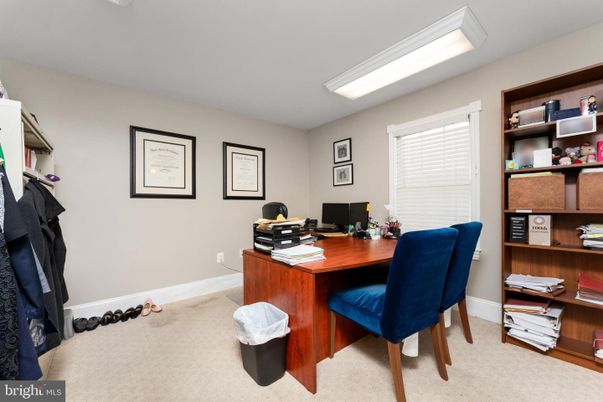 Home Office, Interior
