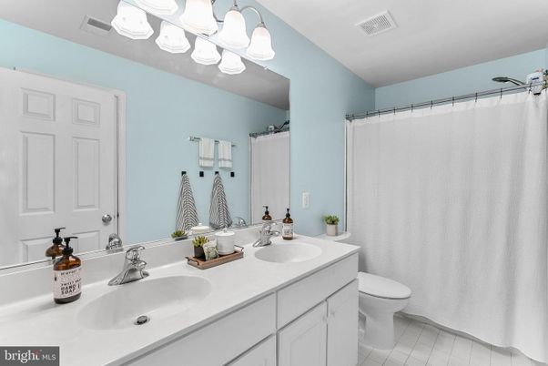 Bathroom, Dual Sink Vanities, Interior
