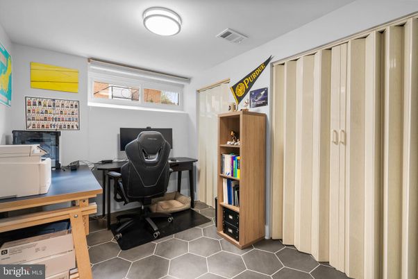 Home Office, Interior