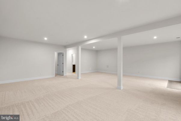 Empty room, Interior, Recessed Lighting