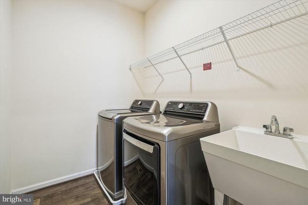 Interior, Washer, Wood Texture Flooring