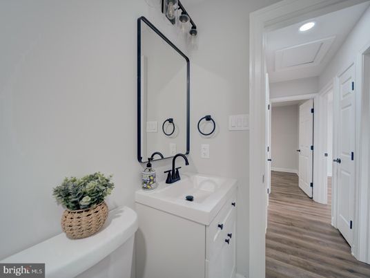 Bathroom, Interior, Recessed Lighting, Wood Texture Flooring