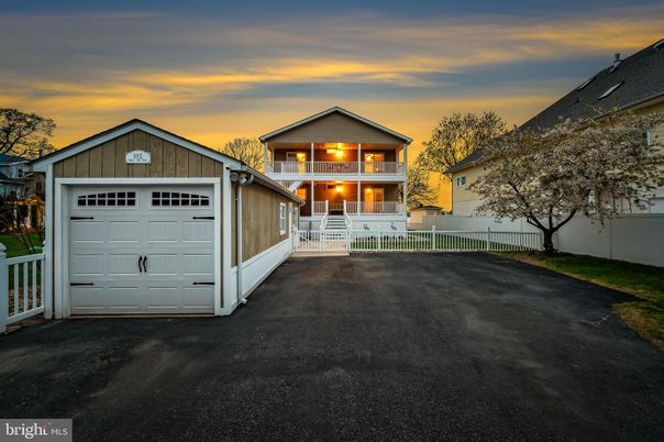 Detached Garage, Exterior