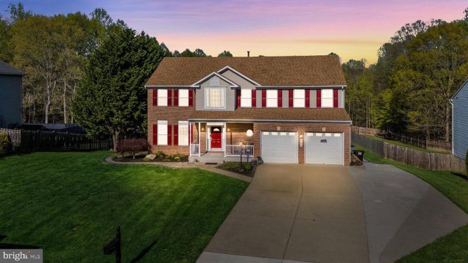 Attached, Backyard, Exterior, Facade, Brick Facade, Georgian
