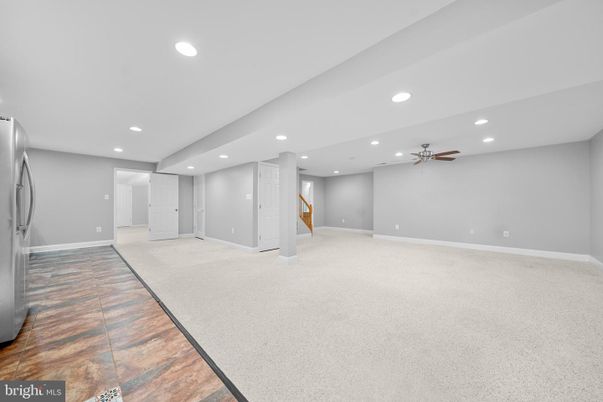 Empty room, Interior, Recessed Lighting