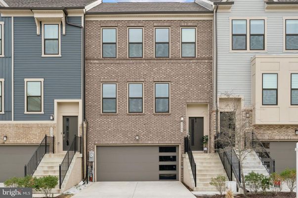 Attached, Exterior, Facade, Brick Facade, Rowhouse