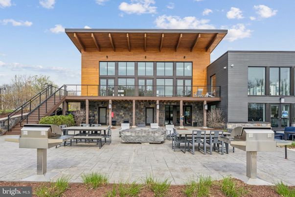 Exterior, Facade, Modern