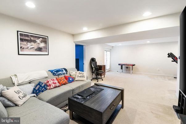 Fitness Equipment, Game Room, Interior, Living room, Recessed Lighting