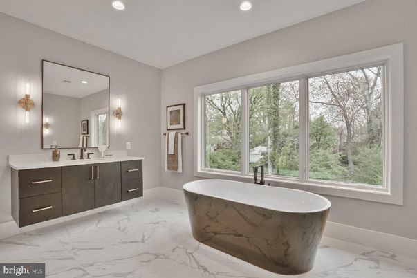 Bathroom, Dual Sink Vanities, Free Standing Baths, Interior, Marble, Recessed Lighting