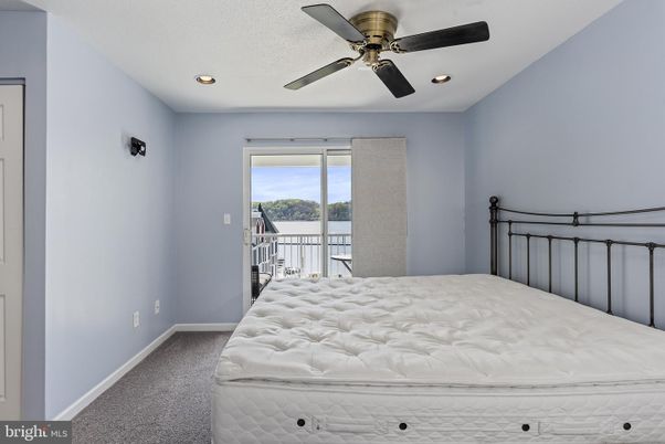 Bedroom, Interior, Recessed Lighting, Water