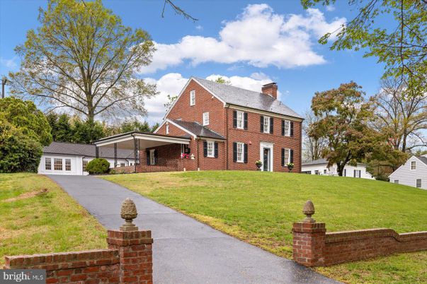 Backyard, Exterior, Facade, Brick Facade, Georgian