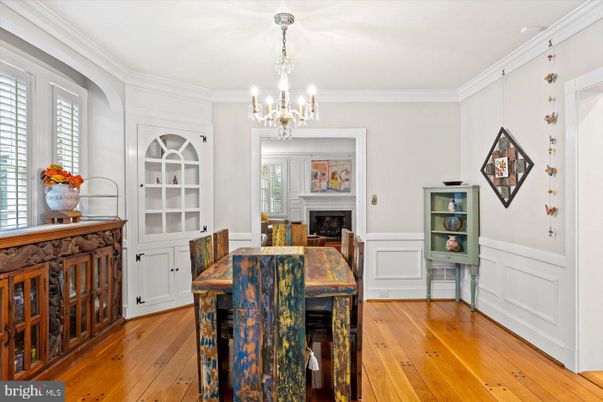 Chandelier, Dining room, Fireplace, Interior, Wood Texture Flooring