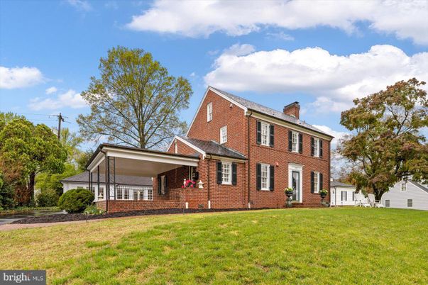 Backyard, Exterior, Facade, Brick Facade, Georgian