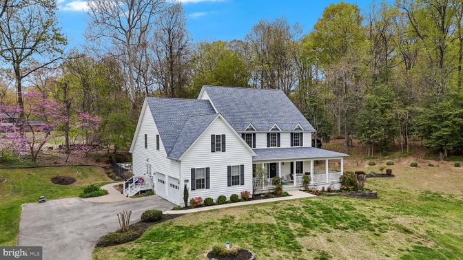 Attached, Backyard, Exterior, Facade, Farmhouse