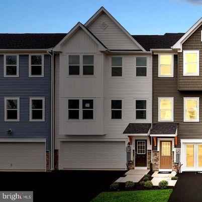 Attached, Exterior, Facade, Rowhouse