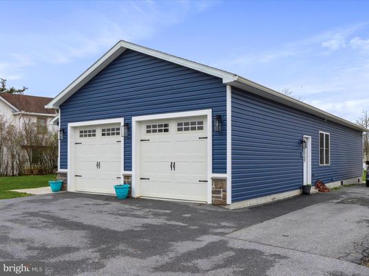 Detached Garage, Exterior