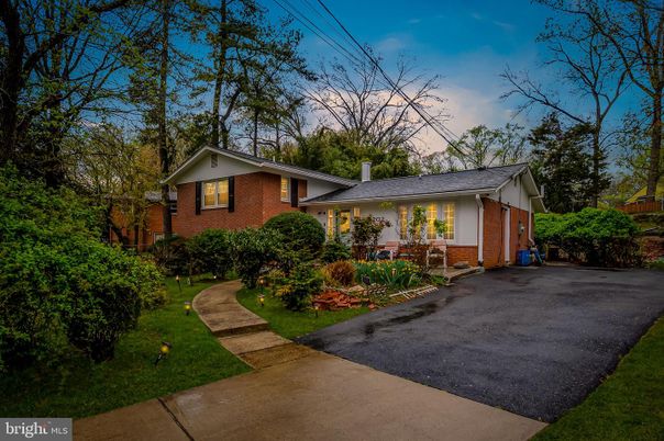 Attached, Backyard, Exterior, Facade, Brick Facade, Split Level