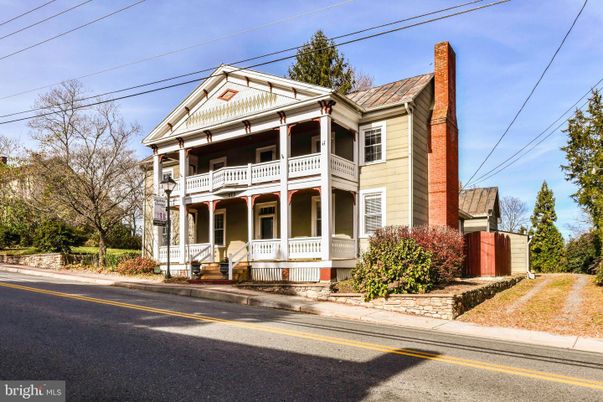 Exterior, Facade, Queen Anne Victorian