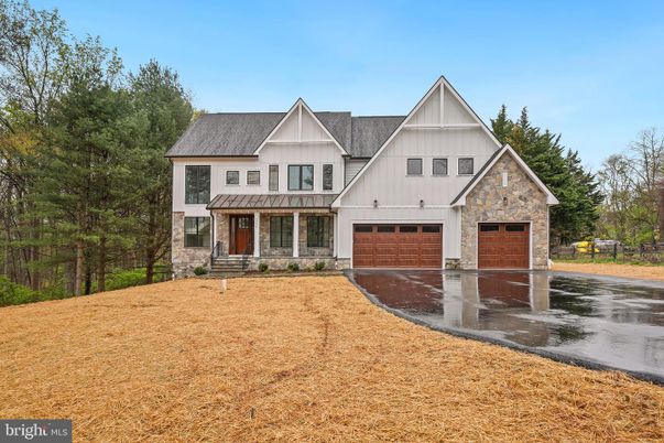 Attached, Exterior, Facade, Farmhouse
