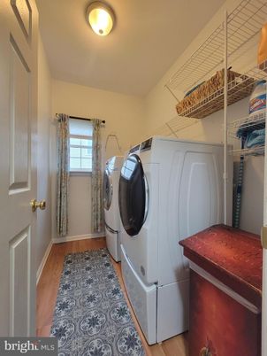 Interior, Washer, Wood Texture Flooring