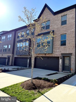 Attached, Exterior, Facade, Brick Facade, Rowhouse