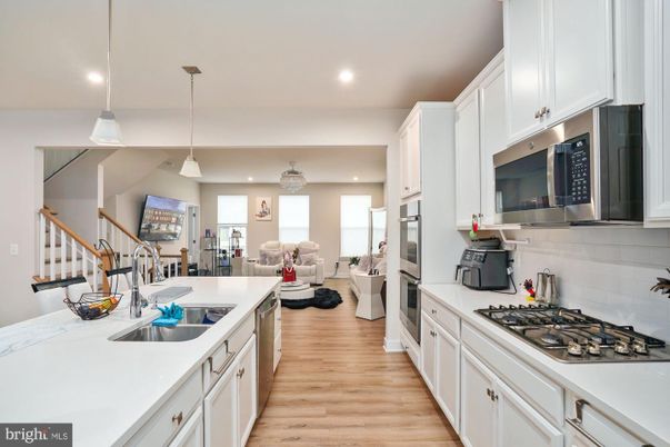 Interior, Kitchen, Living room, Pendant Lights, Recessed Lighting, Stainless Steel Appliances, Wood Texture Flooring