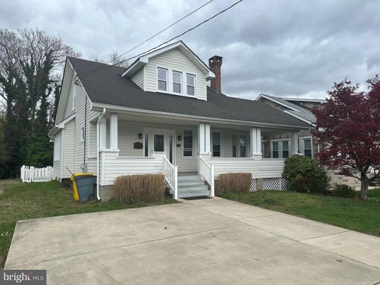 Exterior, Facade, Cape Cod