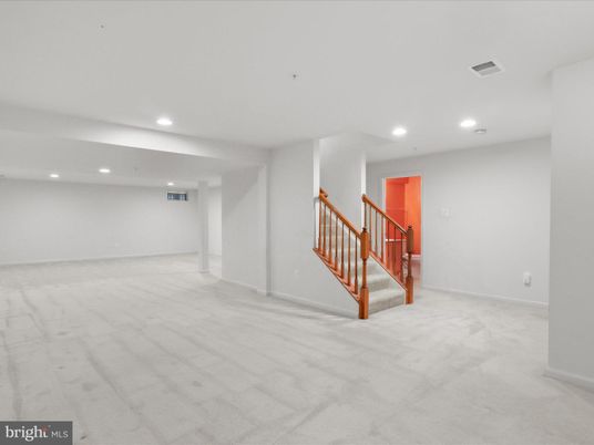 Empty room, Interior, Recessed Lighting