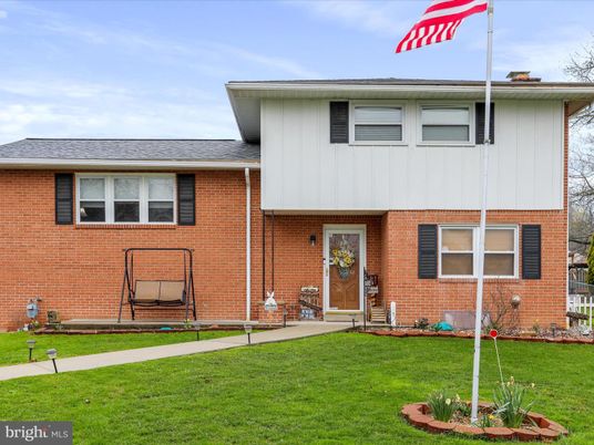 Exterior, Facade, Brick Facade, Raised Ranch