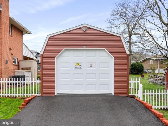 Detached Garage, Exterior