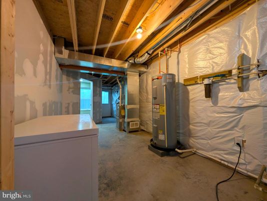 Interior, Washer, Wooden Beams