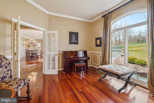 Chandelier, Dining room, Interior, Piano, Wood Texture Flooring