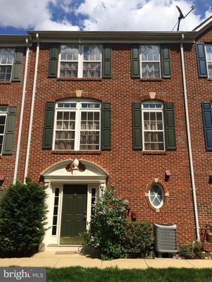 Exterior, Facade, Brick Facade, Rowhouse