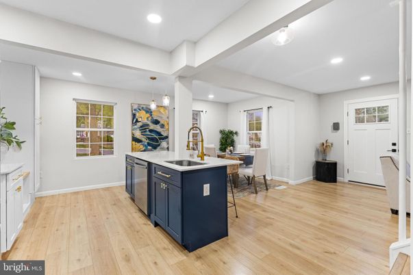 Dining room, Interior, Kitchen, Pendant Lights, Recessed Lighting, Wood Texture Flooring