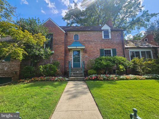 Exterior, Facade, Brick Facade, Georgian
