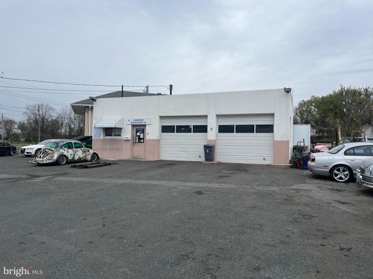 Attached, Exterior, Facade, Modern