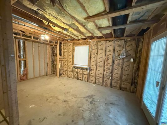 Empty room, Interior, Wooden Beams