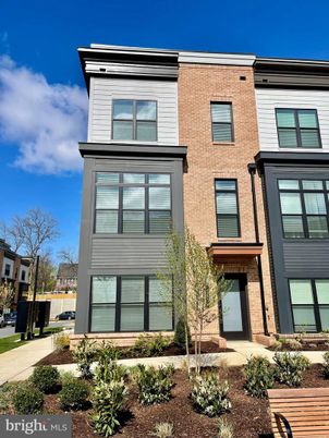 Exterior, Facade, Brick Facade, Rowhouse