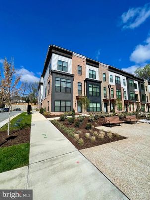 Exterior, Facade, Brick Facade, Rowhouse