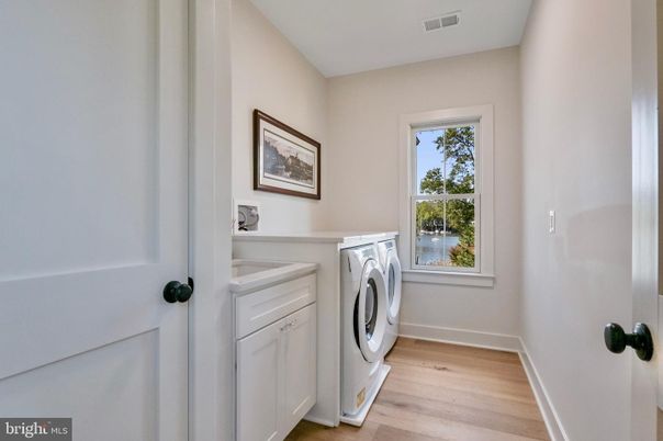 Interior, Washer, Wood Texture Flooring