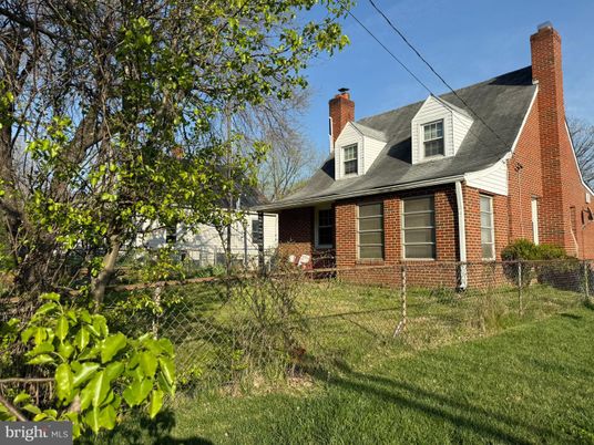 Exterior, Facade, Brick Facade, Cape Cod