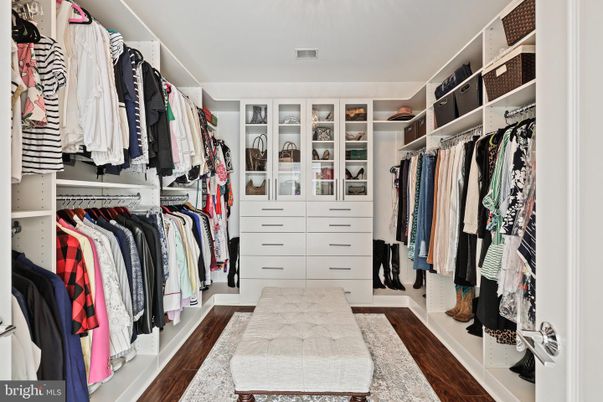 Interior, Walk-in Closets, Wood Texture Flooring