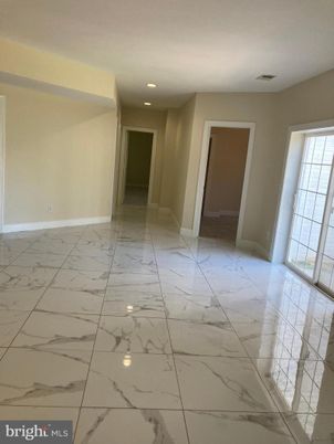 Empty room, Interior, Marble, Recessed Lighting