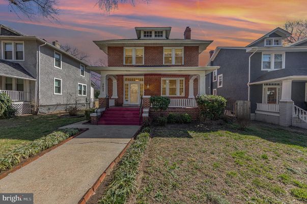 Exterior, Facade, American Foursquare