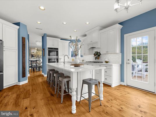 Chandelier, Dining room, Interior, Kitchen, Recessed Lighting, Stainless Steel Appliances, Wood Texture Flooring